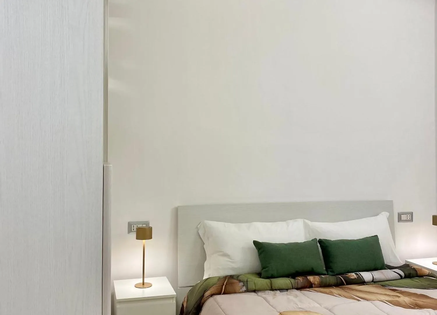 A&A B&B Piccinni باري 0*,